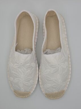 Women’s White Floral Embroidered Espadrille Slip-Ons